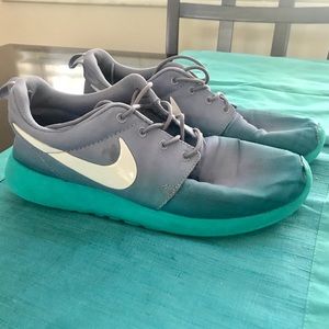 Roshe Periwinkle-Faded-Teal Woman’s Sneakers